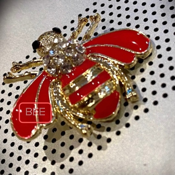 Jewelry - 💎 Brooch bee 🐝